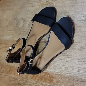 Kenneth Cole Reaction women's dress sandals.